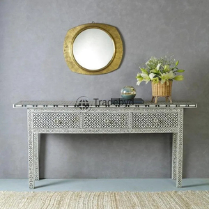 Table console d'inspiration vintage avec un savoir-faire intemporel fabriqué à la main pour des intérieurs raffinés par Tradebyd - Product Image 3