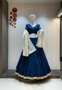 Chaniya Choli เสื้อผ้าสำหรับผู้หญิงสีสันสดใสปักลายสำหรับงานเทศกาลดีไซน์หรูหรา - Product Image 4