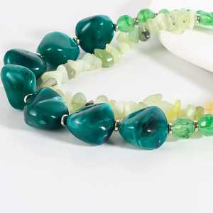 Collar Geométrico Contemporáneo de Plástico para Mujer con Detalles de Vidrio Orgánico y Estilo Clásico - Product Image 2