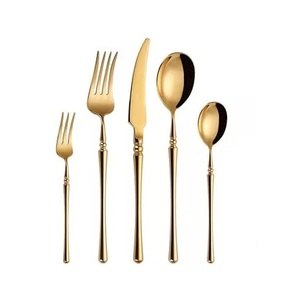 Ensemble de couverts en laiton classique attrayant avec des poignées au design unique pour les fêtes de mariage et l'utilisation en cuisine - Product Image 5