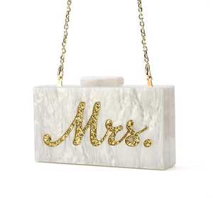 Sac à main en résine fait main, pochette moderne, couleur et motif tendance ici - accessoires pour femmes, tendances de la mode - Product Image 2