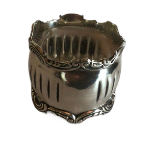 Lot de 4 ronds de serviette en aluminium plaqué laiton, modernes et élégants, en or pour les fêtes de mariage, les hôtels et les restaurants. - Product Image 4