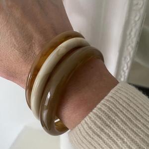 Bracelet manchette en résine à la mode pour les femmes indiennes Bracelet en résine Bracelet manchette personnalisé sculpture Vintage - Product Image 2