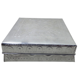 Plateau rond en métal Nickel Silver Color Plateau de service pour ustensiles de cuisine décoratifs faits à la main en vrac - Product Image 2