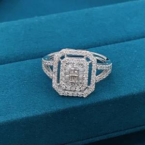 Bague de fiançailles personnalisée en or blanc 14K avec diamant de laboratoire taille baguette bagues fines en diamant de laboratoire pour femmes - Product Image 5