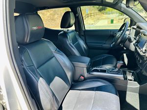 2020 pour Toyota Tacoma TRD. Pro Double Cab, faible kilométrage, boîte de vitesses automatique, direction à gauche, pneus R20, état sombre - Product Image 2