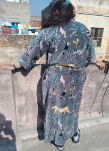 Bata de baño térmica con estampado Floral personalizada, Kimono de terciopelo de larga duración para mujeres y hombres, gran ropa de playa de noche de invierno, regalo perfecto - Product Image 6