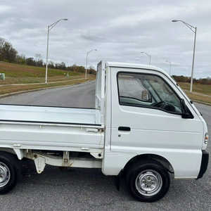 Camionnette Suzuki Carry 4x4 blanche d'occasion de 1993 - Product Image 1