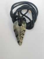 En gros personnalisé forgeron forgé à la main Troll Croix Viking pendentif collier amulette médiévale pendentif en fer avec haut torsadé