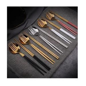 Juego de cubiertos de diseño moderno en metal dorado y blanco para uso en el hogar, hoteles y restaurantes. - Product Image 4