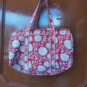 กระเป๋าผ้าดัฟเฟิลกันหนาวสำหรับผู้หญิงขนาดใหญ่ทำจากผ้าฝ้ายบุสองชั้นดีไซน์แบบบล็อก - Product Image 1