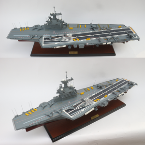 Maquette du porte-avions Charles de Gaulle, artisanale, échelle 1/350, bois d'acacia, décoration nautique pour la maison, technique peinte - Product Image 1