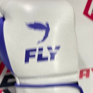 ถุงมือชกมวยสีม่วงขาวแบบใหม่ล่าสุด ดีไซน์ปรับแต่งได้ สายรัดปรับระดับได้ สำหรับมืออาชีพ เหมาะสำหรับการฝึกซ้อมมวยไทย - Product Image 5