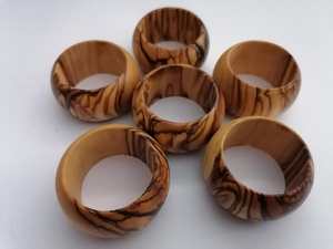 แหวนรองจานแบบทันสมัย เป็นมิตรกับสิ่งแวดล้อม ทำจากเรซิ่น โลหะ ไม้ และแก้ว ตกแต่งโต๊ะอาหารได้ตามต้องการ โดย MS Handicraft - Product Image 2