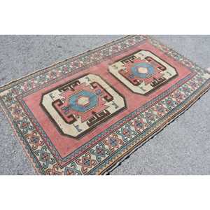 Alfombra vintage de 4.4x7 pies, alfombra turca con motivos de plantas y árboles rojos - Product Image 2