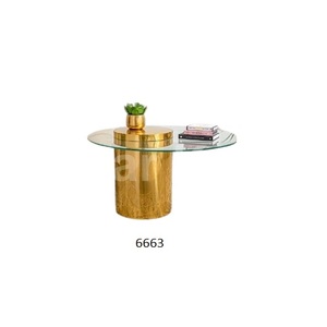 Mobilier de maison de luxe Table basse en acier inoxydable doré avec plateau en verre transparent pour la maison Salon Utilisation Table d'appoint Look moderne - Product Image 1