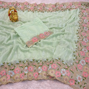 Sari de seda indio tradicional para mujer con trabajo de zari dorado y hermosas combinaciones de colores a precios de exportación - Product Image 6