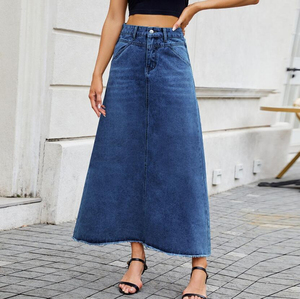 Jupe en jean classique à carreaux pour femme, coupe évasée taille haute, finition délavée, idéale pour les tenues formelles et décontractées - Product Image 4