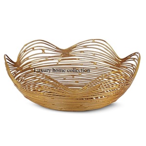 Cesta de fruta de metal decorativa hecha a mano con gran artesanía y detalles curvos tradicionales para hogares elegantes - Product Image 6