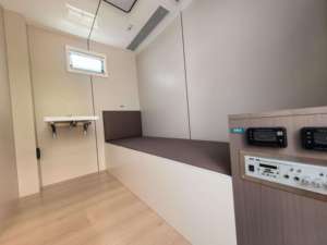 Auto de Lujo Convertible Usado de 4 Asientos y 2 Puertas, Transmisión Automática, Motor Turbo de Gasolina, Modelo 2024, Asientos de Cuero, Techo Panorámico - Product Image 4