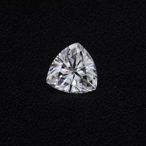 Diamant de laboratoire blanc 4 carats VVS1, taille trillion avec jeu de couleurs |   Fournisseur en gros de pierres précieuses en vrac + Cadeau inclus - Product Image 3