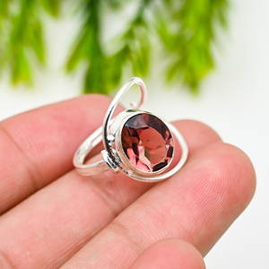 Pink Rubellite Lab Creado Forma ovalada Plateado IGI Certificado Anillo de lujo 10X14 MM Piedra preciosa Joyería elegante - Product Image 2