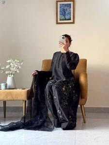Présentation de la nouvelle collection de créateurs en soie crépue naturelle haut-bas et ensemble Dupatta entièrement cousu prêt à porter - Product Image 3