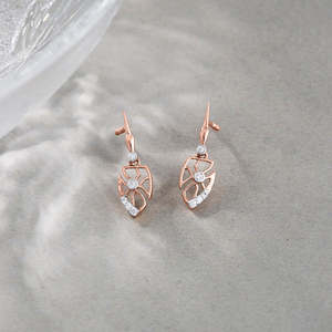 ต่างหูเพชรทรงหยดน้ำและแบบห้อย Stark Petals - Product Image 1