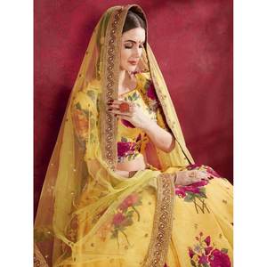 Lehenga Choli en soie Banglori à imprimé floral jaune pour les mariages - Product Image 2