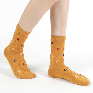 ถุงเท้าผ้าฝ้ายผู้หญิง - ลายกราฟิกดอกไม้เล็กๆ ดีไซน์ลายดอกไม้น่ารัก สไตล์เกาหลี ระบายอากาศได้ดี ถุงเท้าลำลอง - ลายดอกไม้ B - Product Image 6