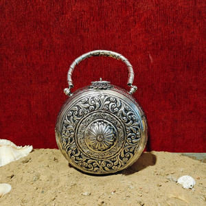 Sac à main de soirée rond en métal argenté antique avec motif de médaillon sculpté, sac de luxe pour femmes, sac de fête, sac de mariage, sac de déclaration - Product Image 4