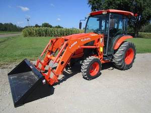 รถแทรกเตอร์ขนาดเล็ก Kubota L4760 มือสอง ความเร็วรอบเครื่องยนต์ 2475 รอบต่อนาที ความเร็ว PTO ด้านหลัง 540 รอบต่อนาที มีขาย - Product Image 1