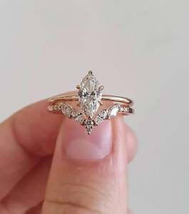 Anillo de Compromiso y Aniversario de Boda con Moissanita Marquise de 2.5ct, Plata de Ley S925, Diseño Religioso - Product Image 6