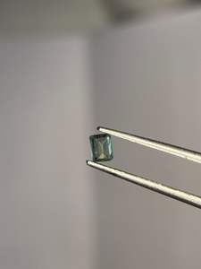 พลอยไพลินสีเขียวอมฟ้าธรรมชาติทรงบาแกตต์เจียระไนสำหรับทำเครื่องประดับจากออสเตรเลีย - Product Image 2