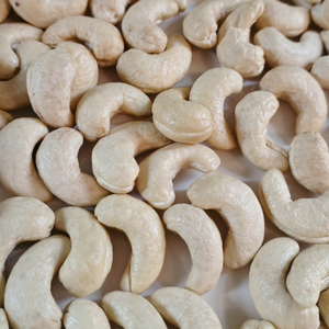 เมล็ดมะม่วงหิมพานต์ซันติโก Kaju badam W180เม็ดมะม่วงหิมพานต์นำสั้น - Product Image 1