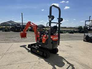 Mini-excavatrice Kubota K008-3 ultra-compacte d'occasion, conçue pour les espaces restreints, le terrassement, le creusement de fossés et les travaux d'assainissement. - Product Image 4