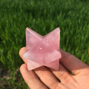 Vente en gros de pierres précieuses de quartz rose Merkaba de qualité supérieure, écologiques, de 40 à 50 mm, sculptées à la main, étoiles, mascotte Feng Shui, spirituelles - Product Image 3