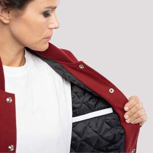 Chaqueta Bomber Varsity de Piel de Oveja Personalizada para Mujer, Transpirable, con Mangas Reversibles, Diseño OEM, para Invierno/Primavera - Product Image 4