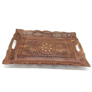Bandeja de servir de madera artesanal con asas para el desayuno en la cama. Bandeja de madera rústica para decorar el hogar y servir bebidas en fiestas - Product Image 3