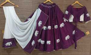 Les femmes portent la collection spéciale Navratri Lehenga Special Digital Printed Attractive Party Wear et Sider Wear Lehenga Choli - Product Image 6