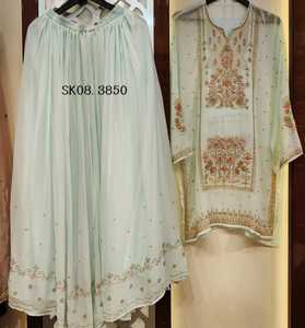 Salwar Kameez en organza de soie non cousu de créateur moderne brodé à la main pour les mariages et les fêtes Modèle fantaisie longue longueur pour indien - Product Image 1