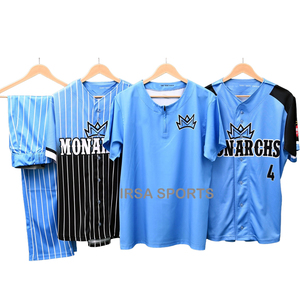 Ensemble de maillot et de pantalon de football personnalisé respirant imprimé par sublimation avec col en V, tissu 120g pour unisexe en 100% polyester - Product Image 1