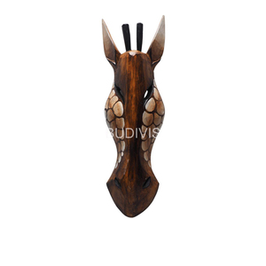 Masque mural en bois sculpté motif girafe, fait main, tête d'animal de safari, pour projets de design d'intérieur en gros - Product Image 4