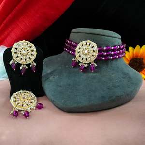 Conjunto de Gargantilla de piedra Kundan de artesanía tradicional de elegancia moderna con collar de moda de perlas para un aspecto real - Product Image 2