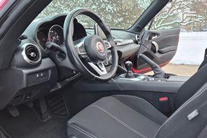FIAT 124 SPIDER CLASSICA 2017 USADO, Volante a la Izquierda/Derecha - Product Image 3