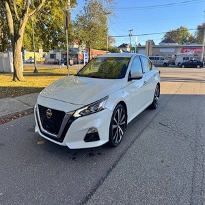 Nissan Altima 2.5 Platinum AWD Blanco Sedán 2019 Usado en Excelentes Condiciones, Transmisión Continuamente Variable, 182 HP, 2.5L, 14, en Venta - Product Image 1