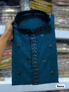 La última Kurta bordada de seda Premium con pijama de algodón para adultos - Product Image 3