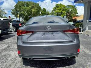 Voitures Lexus IS 200t 4 portes berline d'occasion de 2017 à vendre - Product Image 2