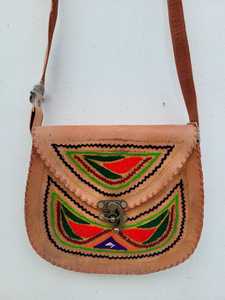 Sling Bag de cuero hecho a mano de nueva generación étnica hecha a mano, forro de algodón de moda de alta calidad, estilo bordado de moda - Product Image 5