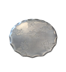 Plateau de service en aluminium au design unique Plateau rond en forme de fleurs martelées Plateau de table en acier de créateur Vente en gros - Product Image 1